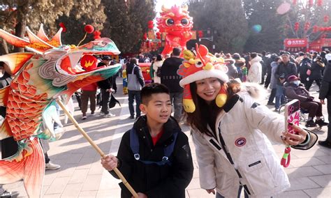 安徽有哪些傳統廟會？廟會在中國各地都有著悠久的历史，而安徽更是拥有众多富有地方特色的庙会。